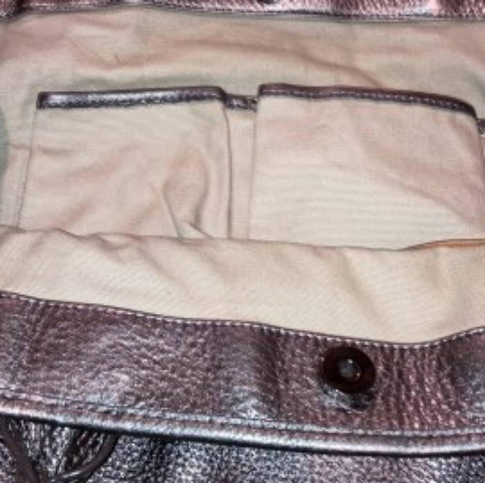 Tory Burch silver purse - Picture 5 of 8